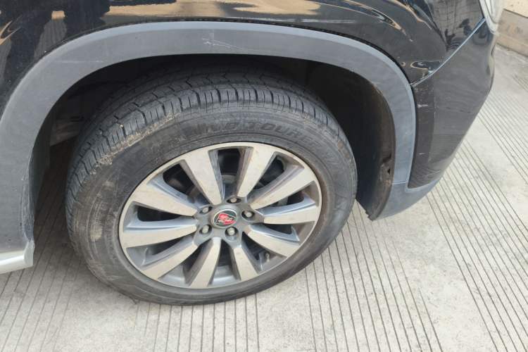 Used Roewe RX8 2018 30T Smart Connectivity Four-Wheel Drive Flagship Edition Right Front Wheel Hub
