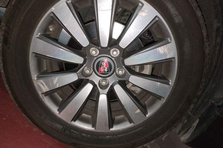 Used Roewe RX8 2018 30T Smart Connectivity Two-Wheel Drive Supreme Edition Right Front Wheel Hub