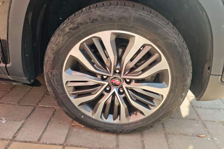 Used Roewe RX8 2018 30T Smart Connectivity All-Wheel Drive Supreme Edition Right Front Wheel Hub
