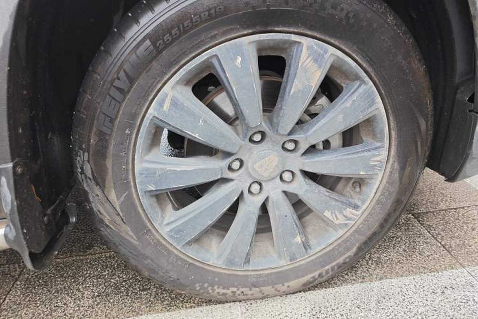 Used Roewe RX8 2018 30T Smart Connectivity Two-Wheel Drive Flagship Edition Right Front Wheel Hub
