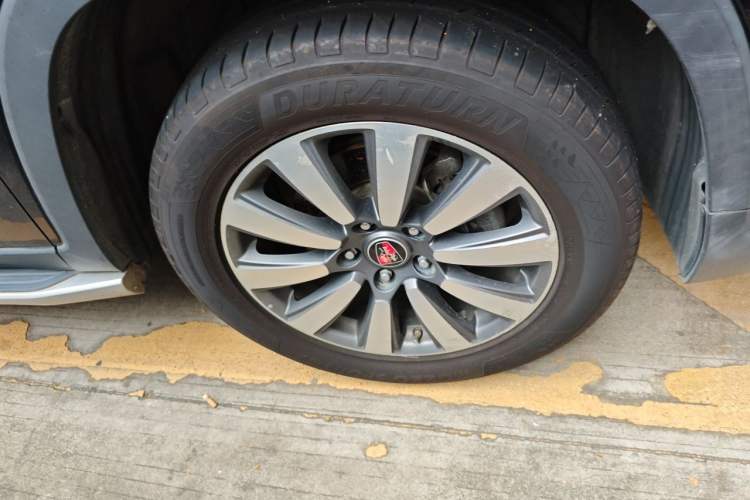 Used Roewe RX8 2018 30T Smart Connectivity Two-Wheel Drive Flagship Edition Right Front Wheel Hub