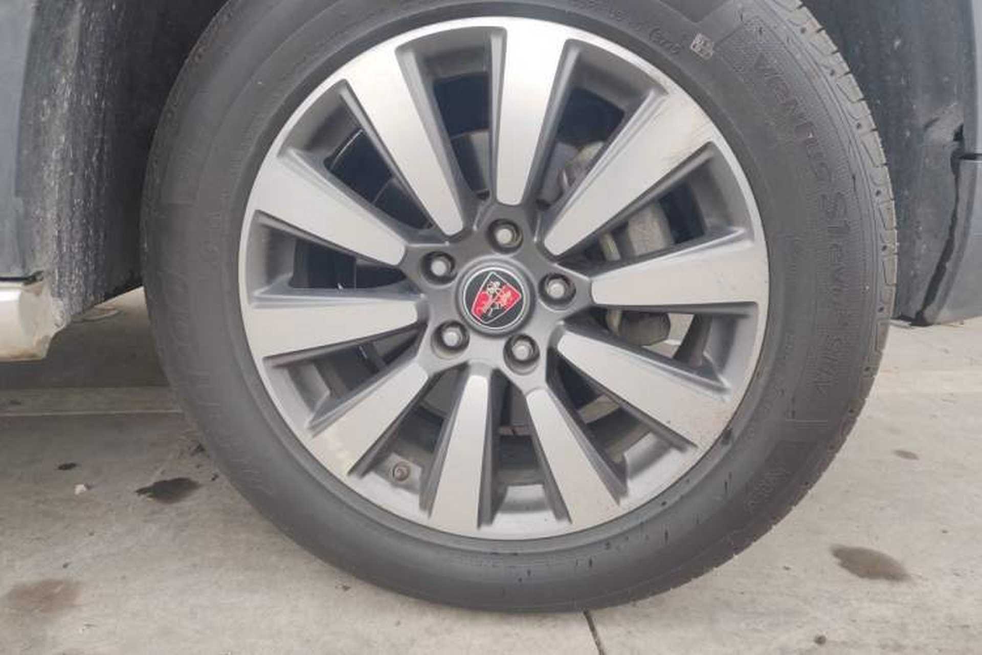 Used Roewe RX8 2018 30T Smart Connectivity Four-Wheel Drive Flagship Edition Right Front Wheel Hub