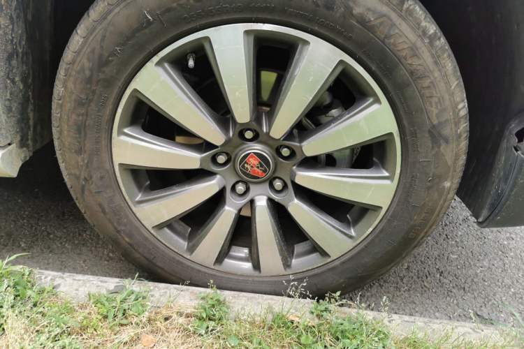 Used Roewe RX8 2018 30T Smart Connectivity Two-Wheel Drive Flagship Edition Right Front Wheel Hub