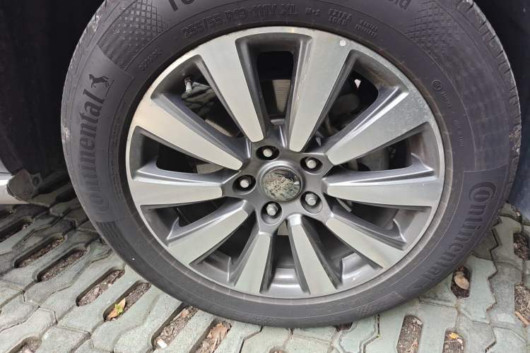 Used Roewe RX8 2018 30T Smart Connectivity Two-Wheel Drive Supreme Edition Right Front Wheel Hub