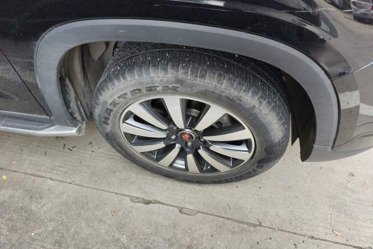 Used Roewe RX8 2018 30T Smart Connectivity Four-Wheel Drive Flagship Edition Right Front Wheel Hub