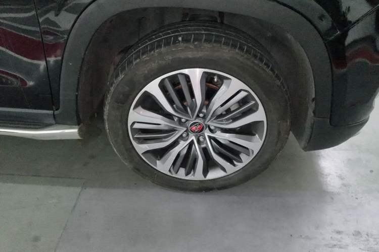 Used Roewe RX8 2018 30T Smart Connectivity All-Wheel Drive Supreme Edition Right Front Wheel Hub