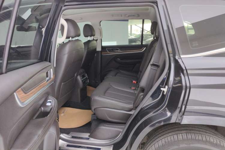 Used Roewe RX8 2018 30T Smart Connectivity Two-Wheel Drive Flagship Edition Right Rear Seat