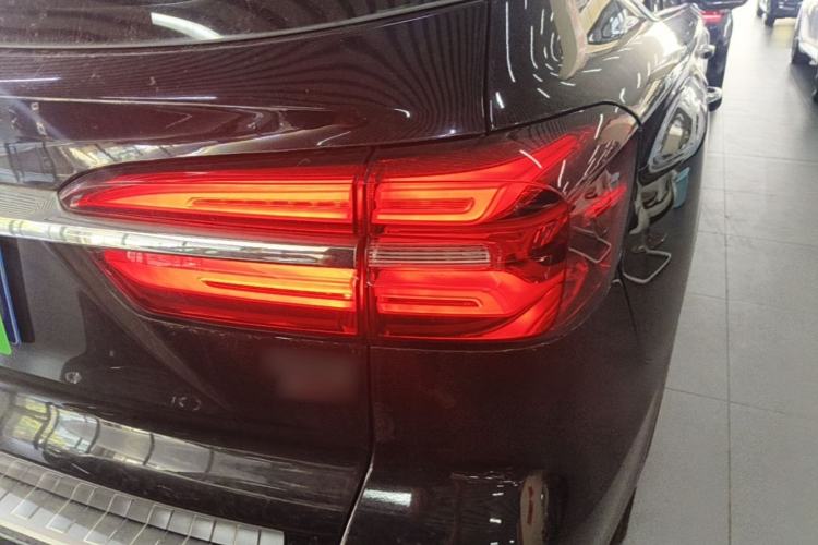 Used Roewe RX8 2018 30T Smart Connectivity Two-Wheel Drive Flagship Edition Right Rear Taillight