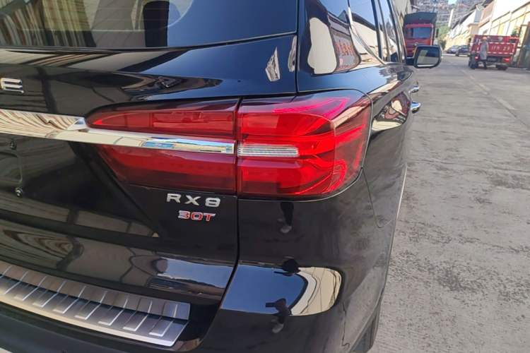 Used Roewe RX8 2018 30T Smart Connectivity Two-Wheel Drive Flagship Edition Right Rear Taillight