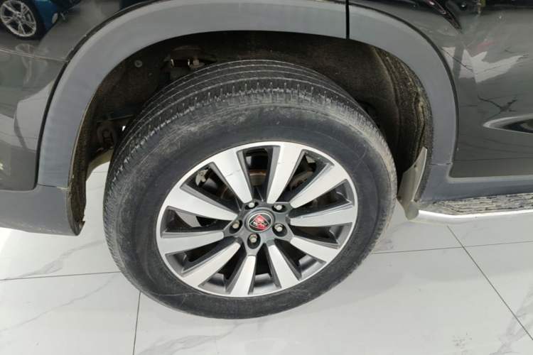 Used Roewe RX8 2018 30T Smart Connectivity Two-Wheel Drive Flagship Edition Right Rear Wheel Hub