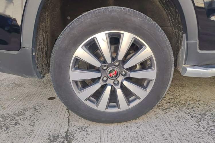 Used Roewe RX8 2018 30T Smart Connectivity Two-Wheel Drive Flagship Edition Right Rear Wheel Hub