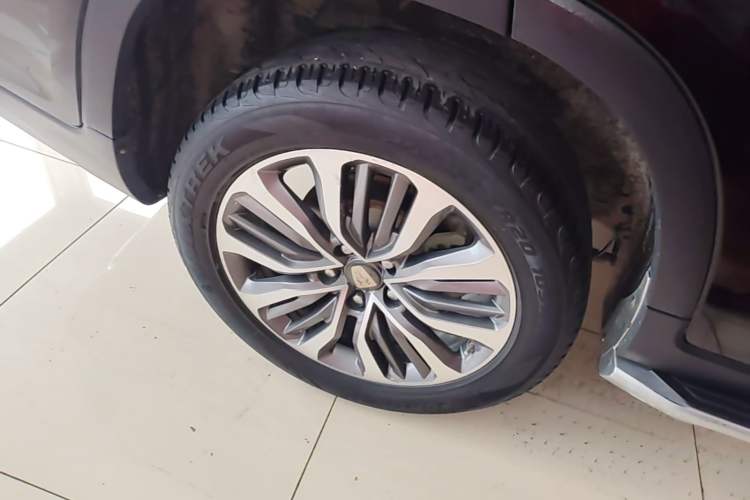 Used Roewe RX8 2018 30T Smart Connectivity All-Wheel Drive Supreme Edition Right Rear Wheel Hub
