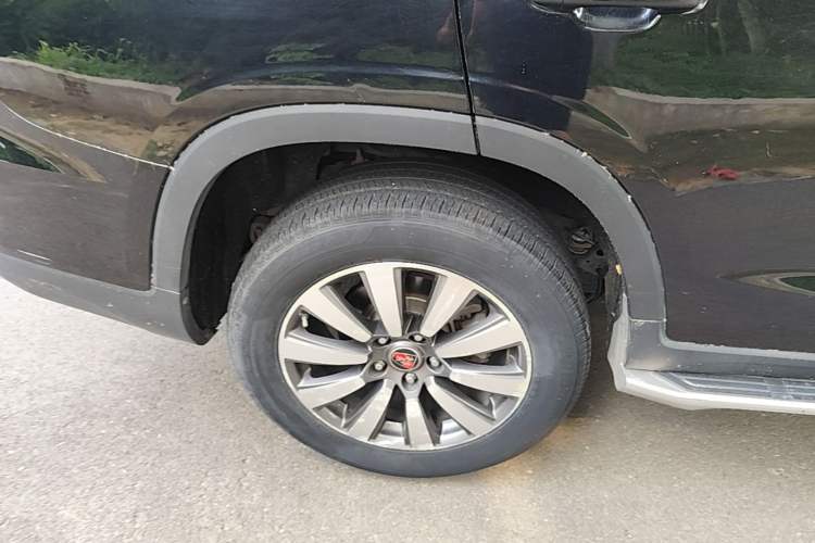 Used Roewe RX8 2018 30T Smart Connectivity Four-Wheel Drive Flagship Edition Right Rear Wheel Hub
