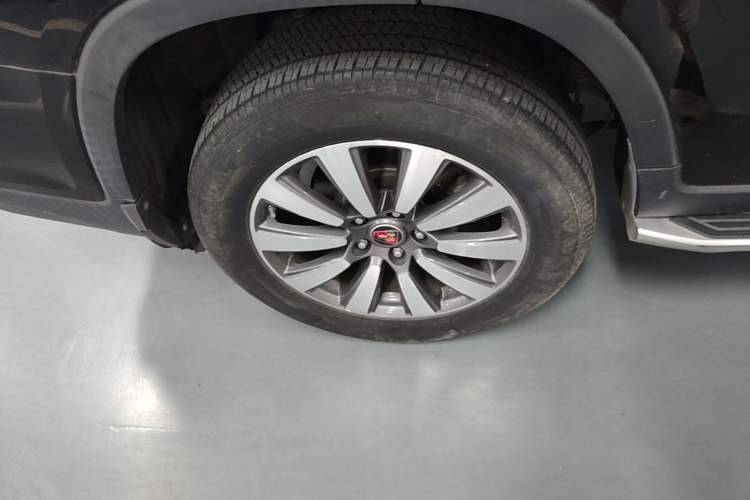 Used Roewe RX8 2018 30T Smart Connectivity Two-Wheel Drive Flagship Edition Right Rear Wheel Hub