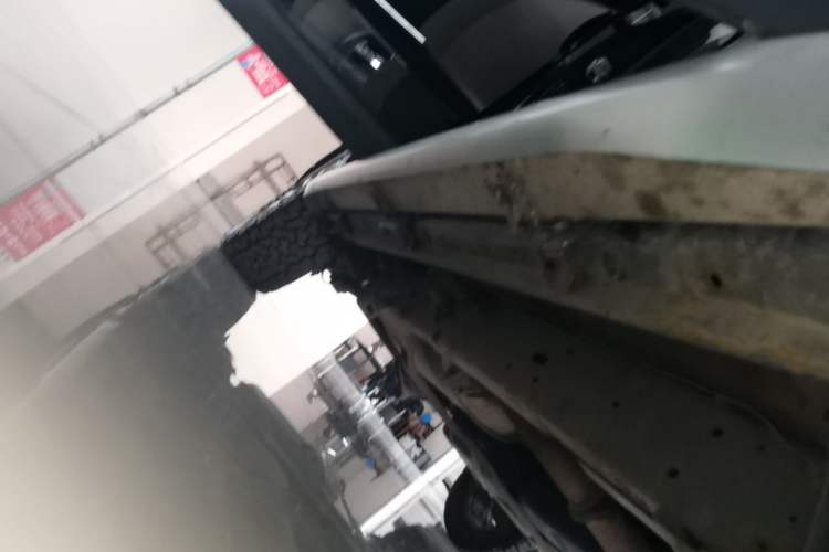 Used Roewe RX8 2018 30T Smart Connectivity Four-Wheel Drive Flagship Edition Right Side Sill
