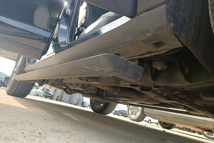 Used Roewe RX8 2018 30T Two-Wheel Drive Flagship Edition Right Side Sill