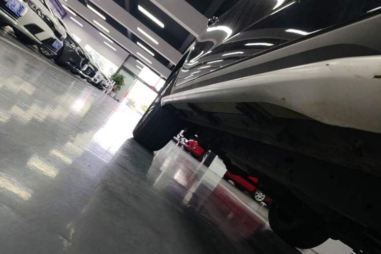 Used Roewe RX8 2018 30T Smart Connectivity Two-Wheel Drive Flagship Edition Right Side Sill