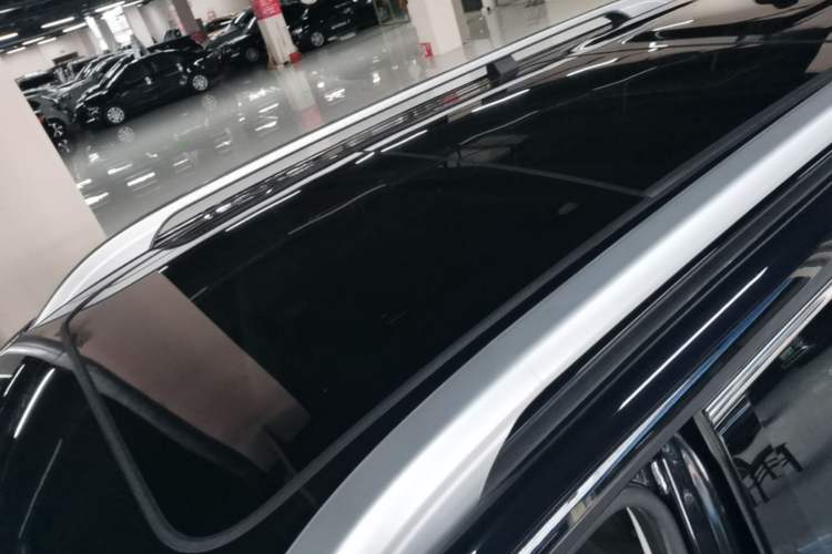 Used Roewe RX8 2018 30T Smart Connectivity Four-Wheel Drive Flagship Edition Roof