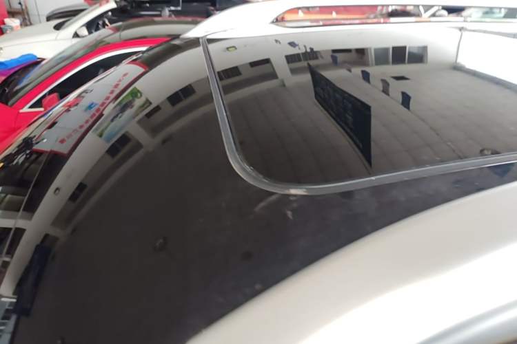 Used Roewe RX8 2018 30T Smart Connectivity All-Wheel Drive Supreme Edition Roof