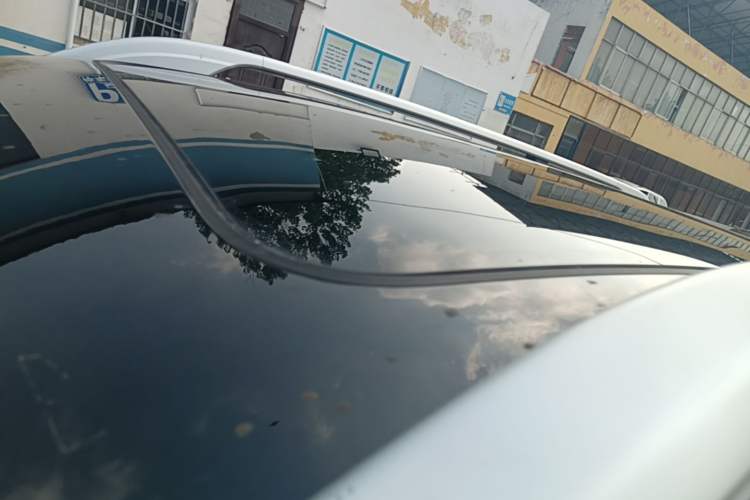 Used Roewe RX8 2018 30T Two-Wheel Drive Flagship Edition Roof