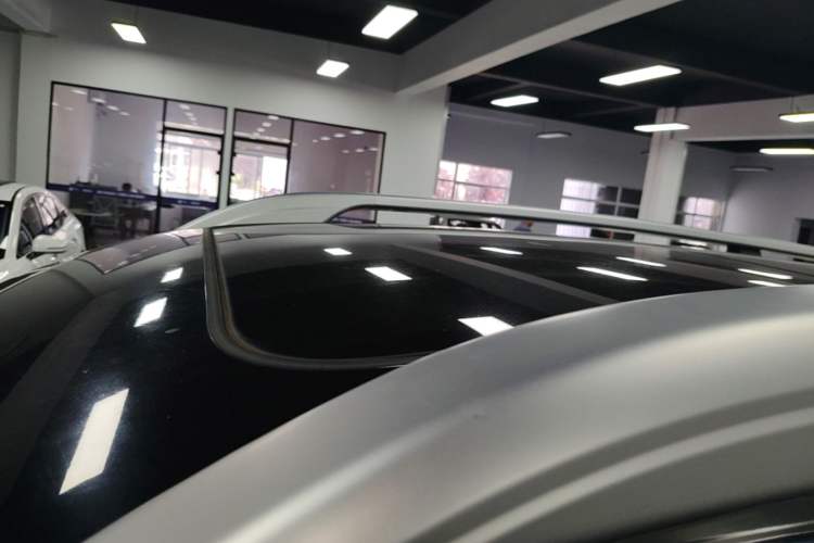 Used Roewe RX8 2018 30T Smart Connectivity Two-Wheel Drive Flagship Edition Roof