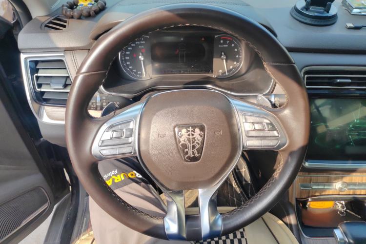 Used Roewe RX8 2018 30T Smart Connectivity Two-Wheel Drive Flagship Edition Steering Wheel