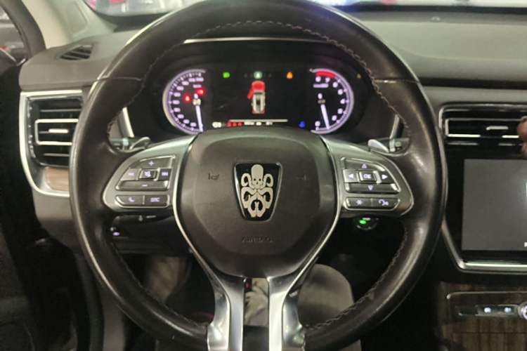 Used Roewe RX8 2018 30T Smart Connectivity Two-Wheel Drive Flagship Edition Steering Wheel