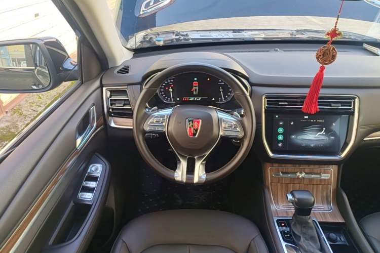 Used Roewe RX8 2018 30T Smart Connectivity Two-Wheel Drive Flagship Edition Steering Wheel