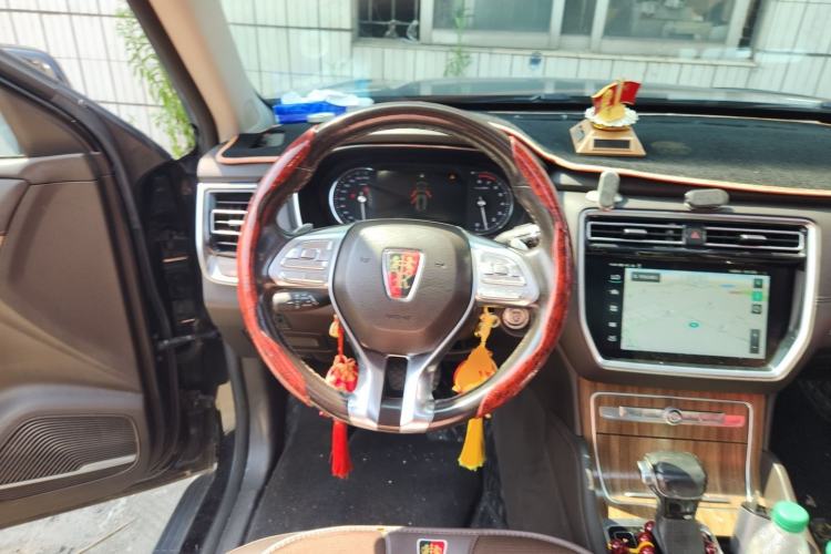 Used Roewe RX8 2018 30T Smart Connectivity Two-Wheel Drive Flagship Edition Steering Wheel