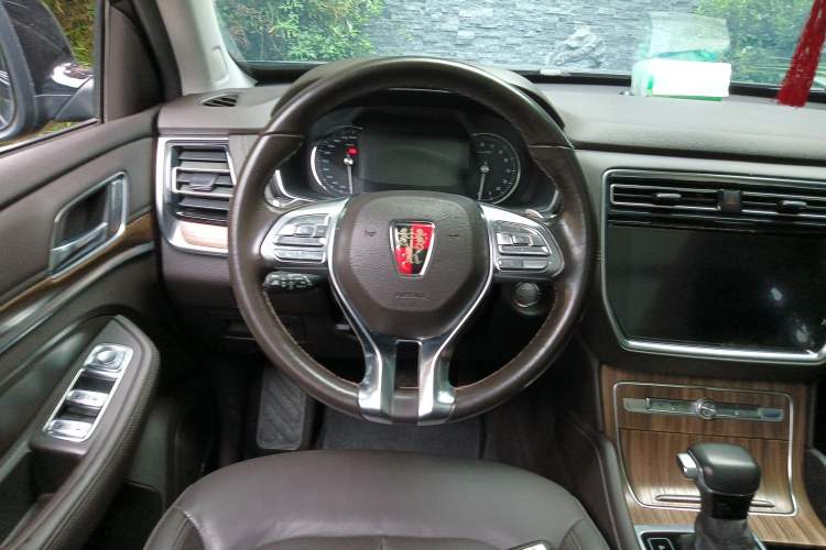 Used Roewe RX8 2018 30T Smart Connectivity Two-Wheel Drive Supreme Edition Steering Wheel