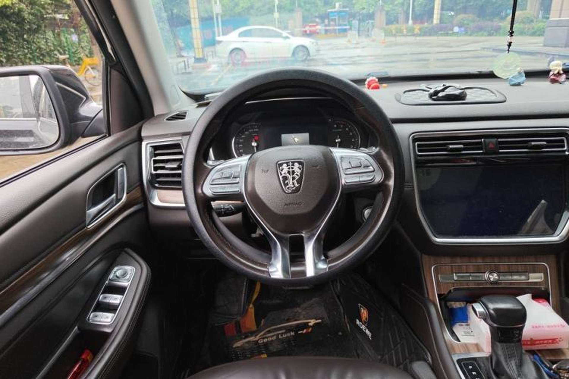 Used Roewe RX8 2018 30T Smart Connectivity Two-Wheel Drive Flagship Edition Steering Wheel