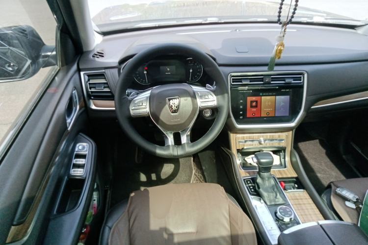Used Roewe RX8 2018 30T Smart Connectivity All-Wheel Drive Supreme Edition Steering Wheel