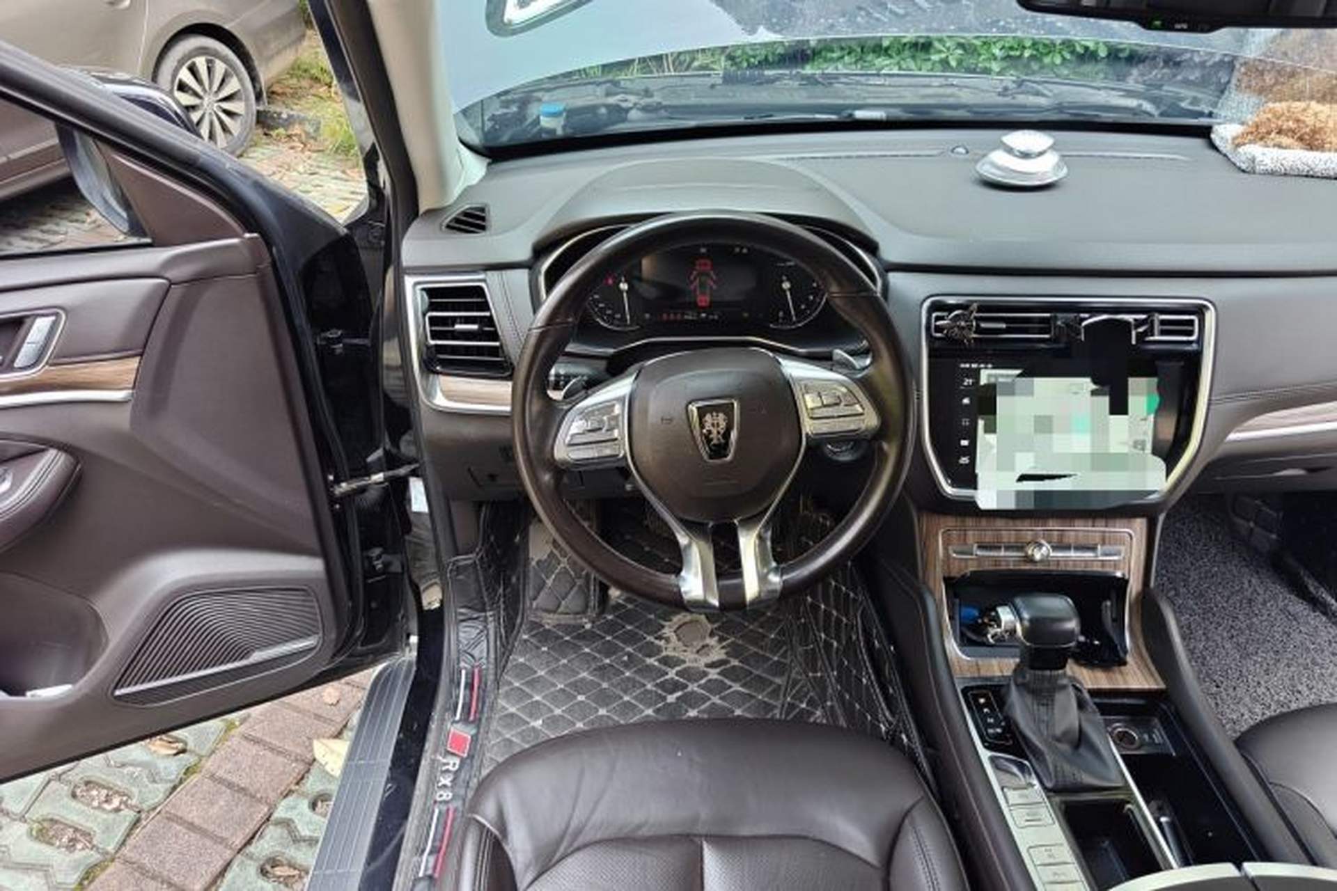 Used Roewe RX8 2018 30T Smart Connectivity Two-Wheel Drive Supreme Edition Steering Wheel