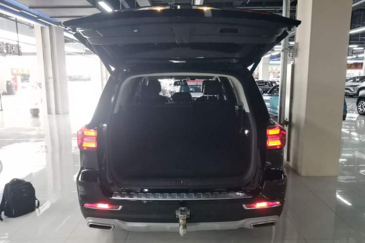 Used Roewe RX8 2018 30T Smart Connectivity Four-Wheel Drive Flagship Edition Trunk