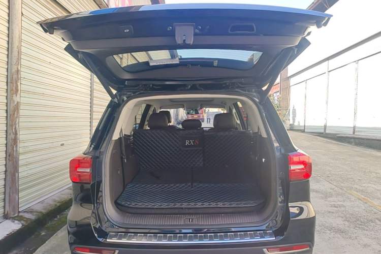 Used Roewe RX8 2018 30T Smart Connectivity Two-Wheel Drive Flagship Edition Trunk