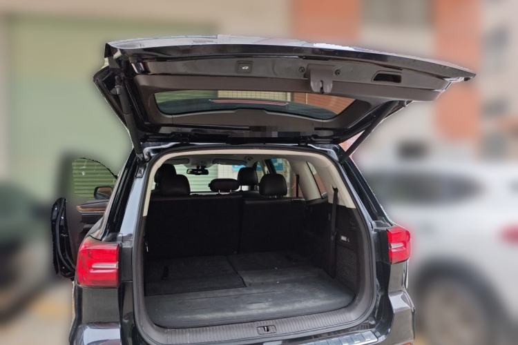 Used Roewe RX8 2018 30T Smart Connectivity Two-Wheel Drive Flagship Edition Trunk