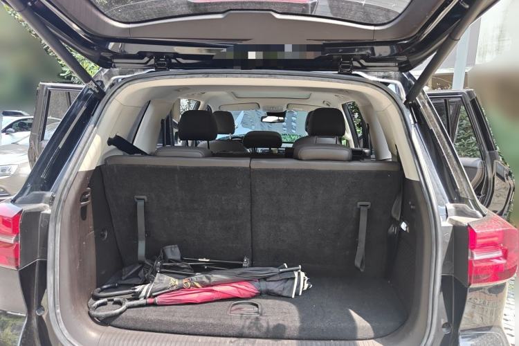 Used Roewe RX8 2018 30T Smart Connectivity Two-Wheel Drive Supreme Edition Trunk