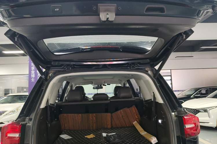 Used Roewe RX8 2018 30T Smart Connectivity Two-Wheel Drive Flagship Edition Trunk