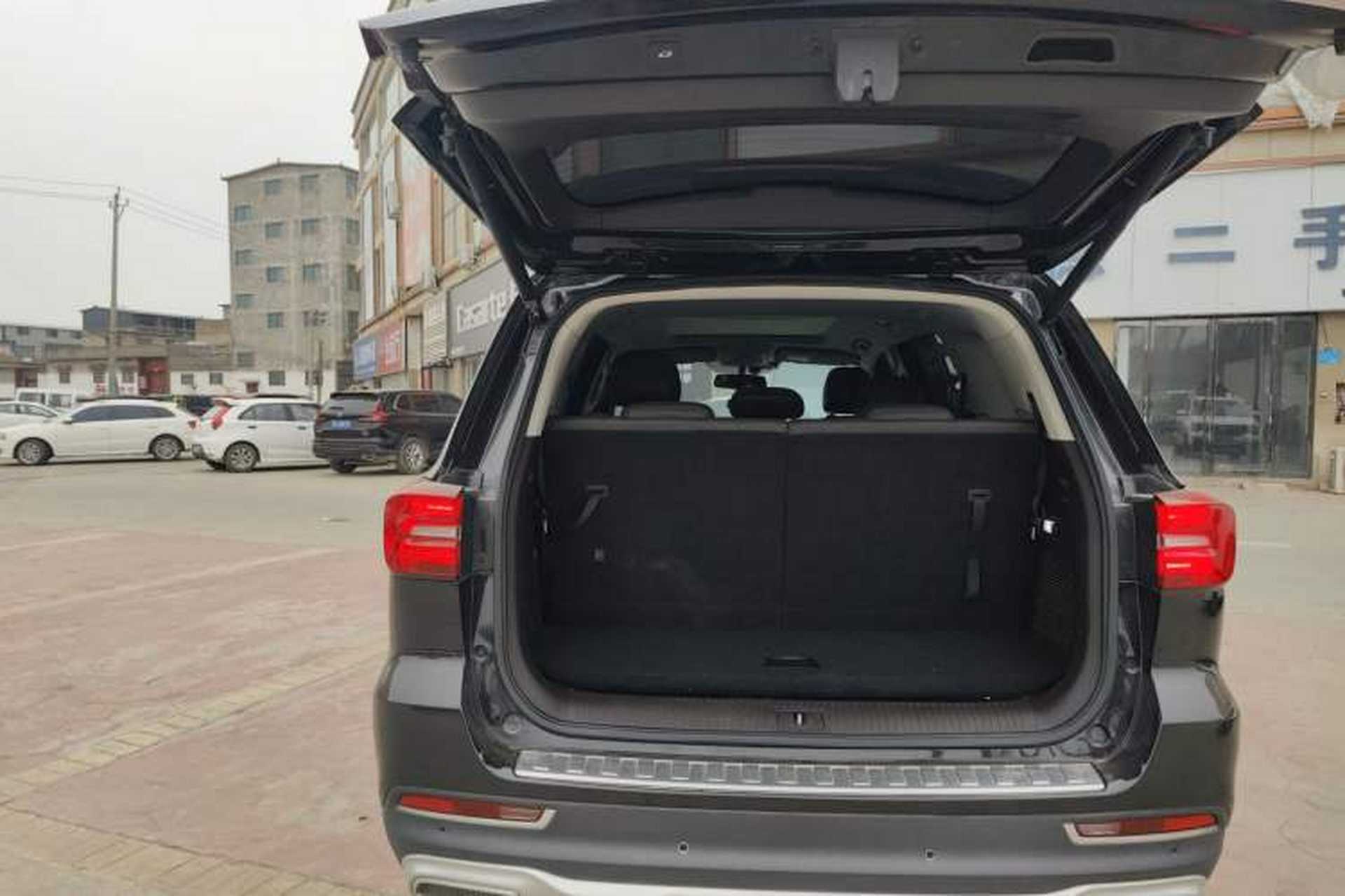 Used Roewe RX8 2018 30T Smart Connectivity Two-Wheel Drive Flagship Edition Trunk