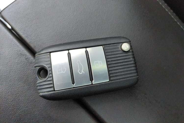 Used Roewe RX8 2018 30T Smart Connectivity Two-Wheel Drive Flagship Edition Vehicle Key