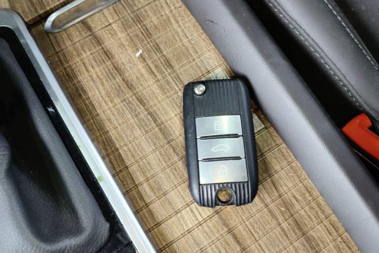 Used Roewe RX8 2018 30T Smart Connectivity Two-Wheel Drive Flagship Edition Vehicle Key