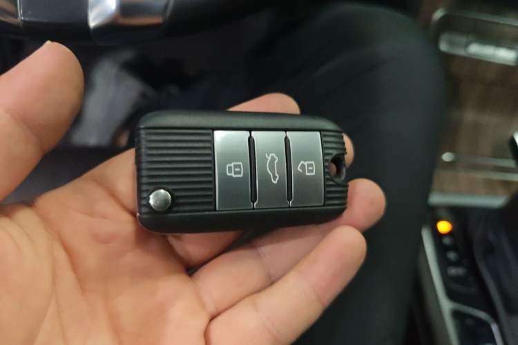 Used Roewe RX8 2018 30T Smart Connectivity Two-Wheel Drive Flagship Edition Vehicle Key