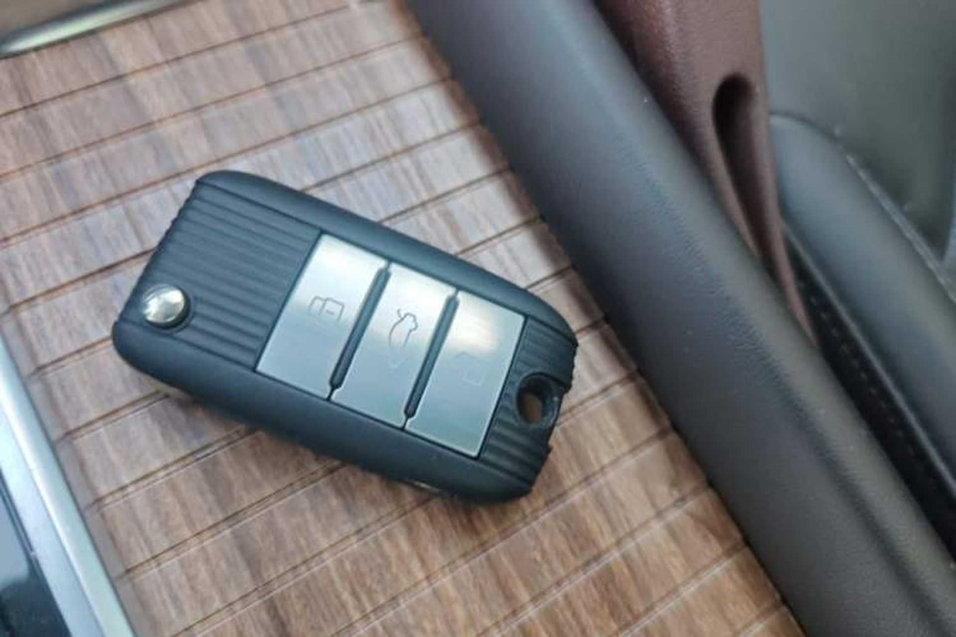Used Roewe RX8 2018 30T Smart Connectivity Two-Wheel Drive Flagship Edition Vehicle Key