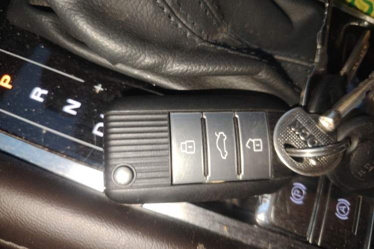 Used Roewe RX8 2018 30T Smart Connectivity Two-Wheel Drive Flagship Edition Vehicle Key