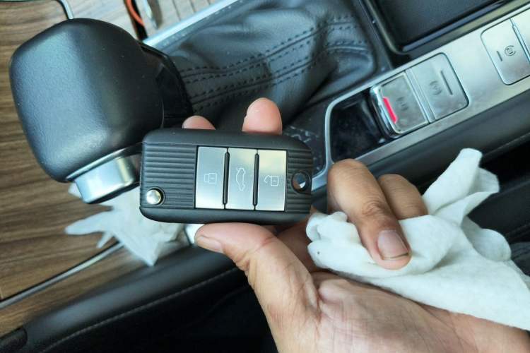 Used Roewe RX8 2018 30T Smart Connectivity Two-Wheel Drive Supreme Edition Vehicle Key