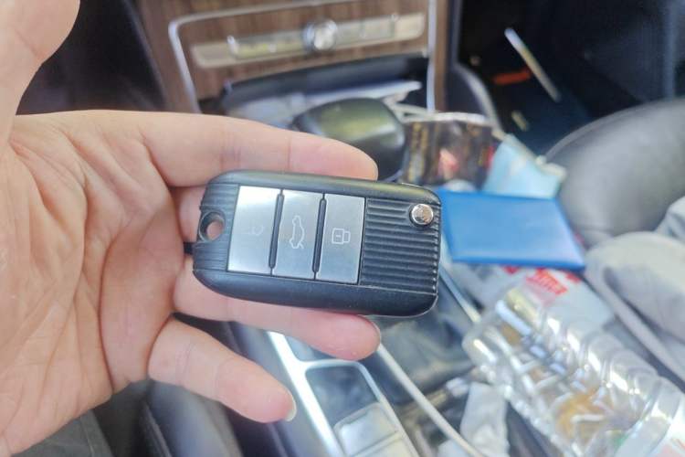 Used Roewe RX8 2018 30T Smart Connectivity Two-Wheel Drive Supreme Edition Vehicle Key