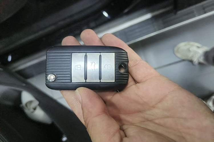 Used Roewe RX8 2018 30T Smart Connectivity Two-Wheel Drive Flagship Edition Vehicle Key