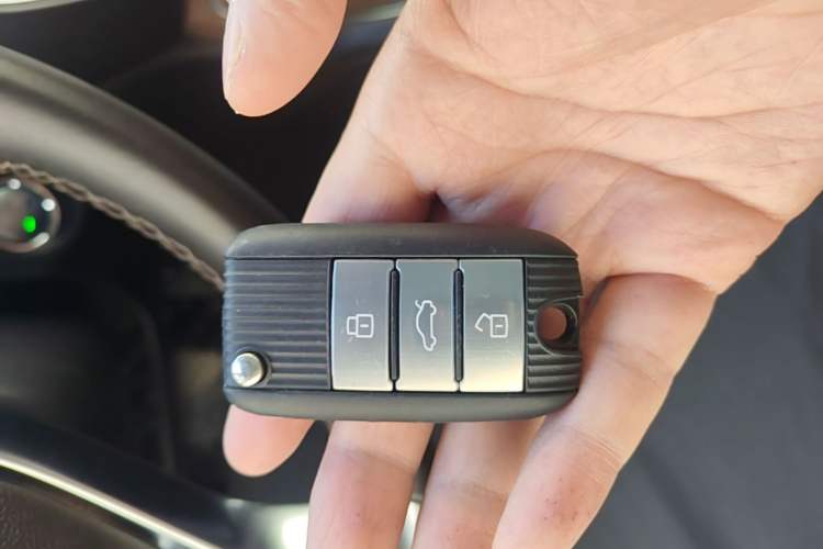 Used Roewe RX8 2018 30T Smart Connectivity Two-Wheel Drive Flagship Edition Vehicle Key