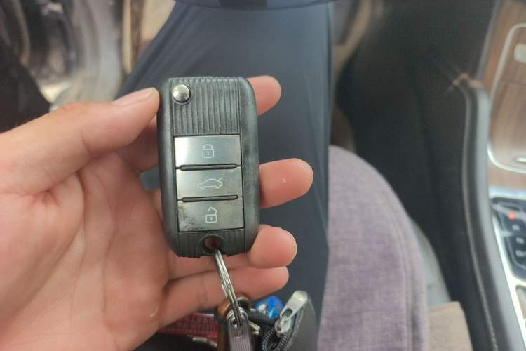 Used Roewe RX8 2018 30T Smart Connectivity Two-Wheel Drive Flagship Edition Vehicle Key