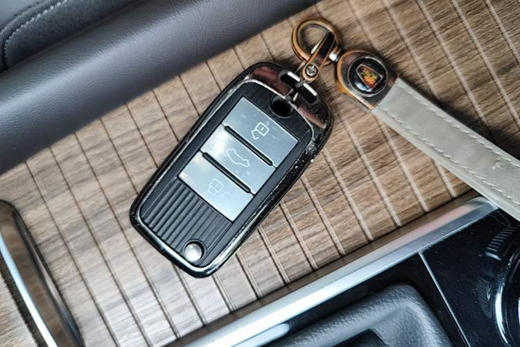 Used Roewe RX8 2018 30T Smart Connectivity Four-Wheel Drive Flagship Edition Vehicle Key